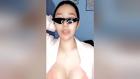 Amateur Indian brunette in kamu mau ga digoyang kaya gini