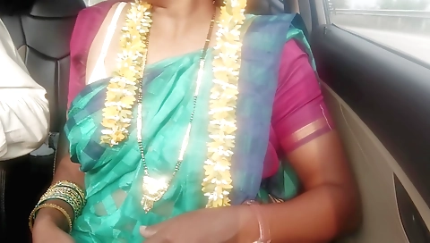 Hot sex with a dude with her shaved pussy in the bed