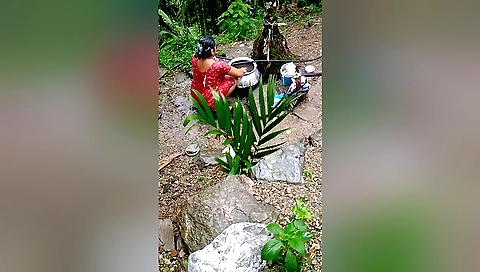 A hot brunette mature with an sexy face makes a cum on her wet pussy