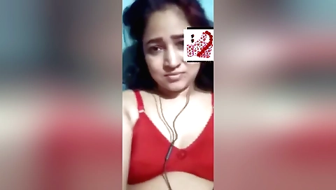 Indian brunette masturbating in amateur solo video